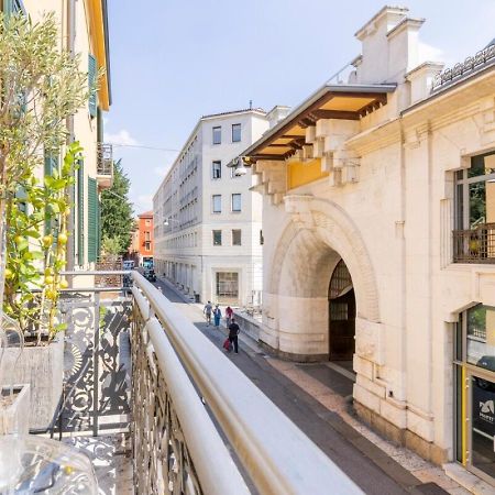 Manin Grand House Apartment เวโรนา ภายนอก รูปภาพ