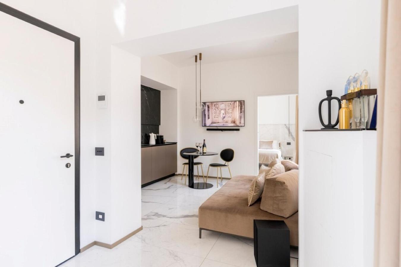 Manin Grand House Apartment เวโรนา ภายนอก รูปภาพ
