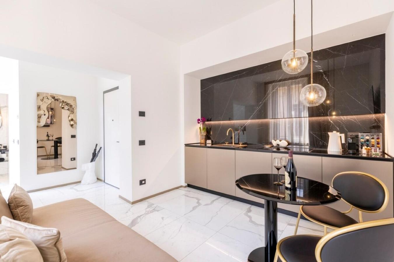 Manin Grand House Apartment เวโรนา ภายนอก รูปภาพ