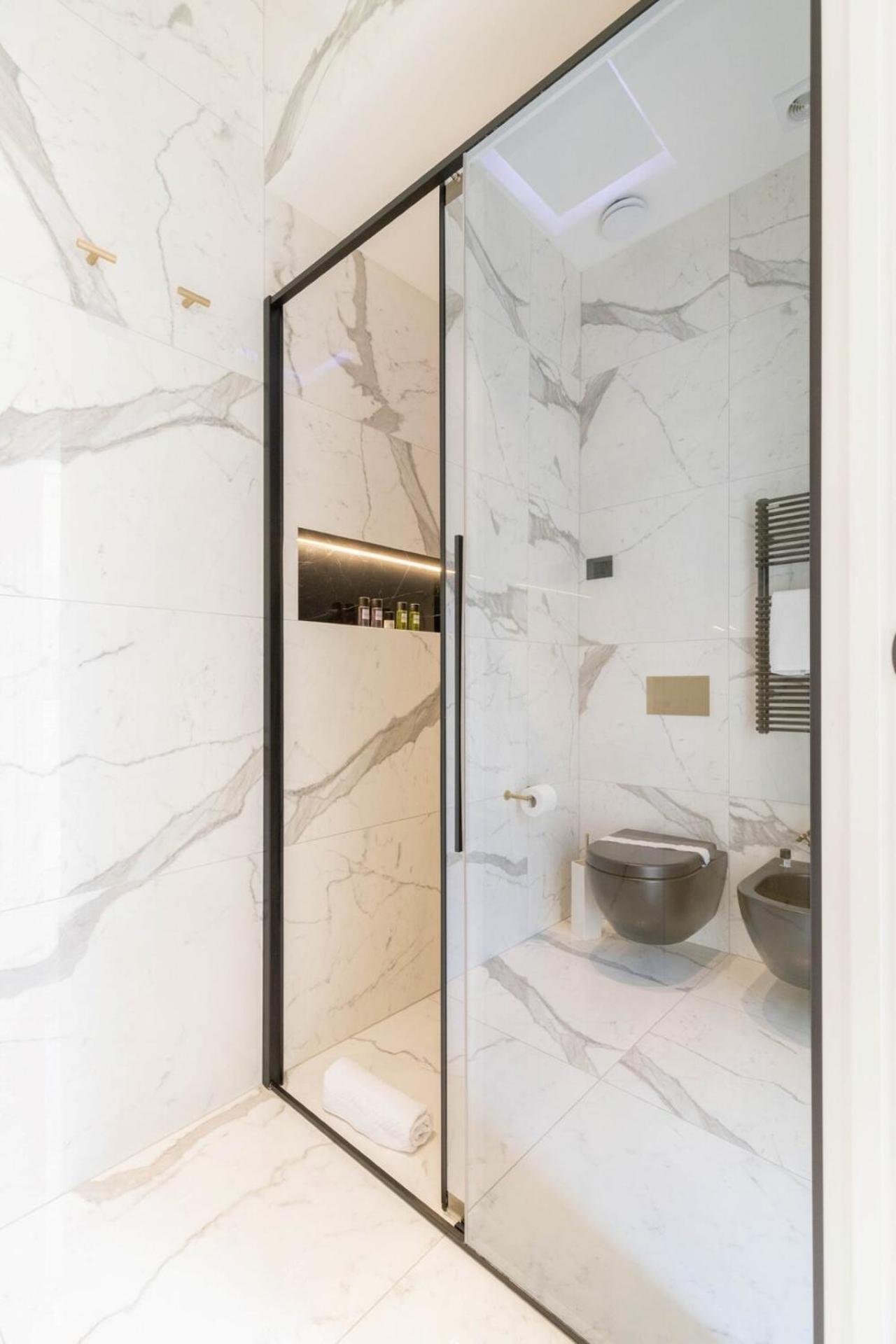 Manin Grand House Apartment เวโรนา ภายนอก รูปภาพ