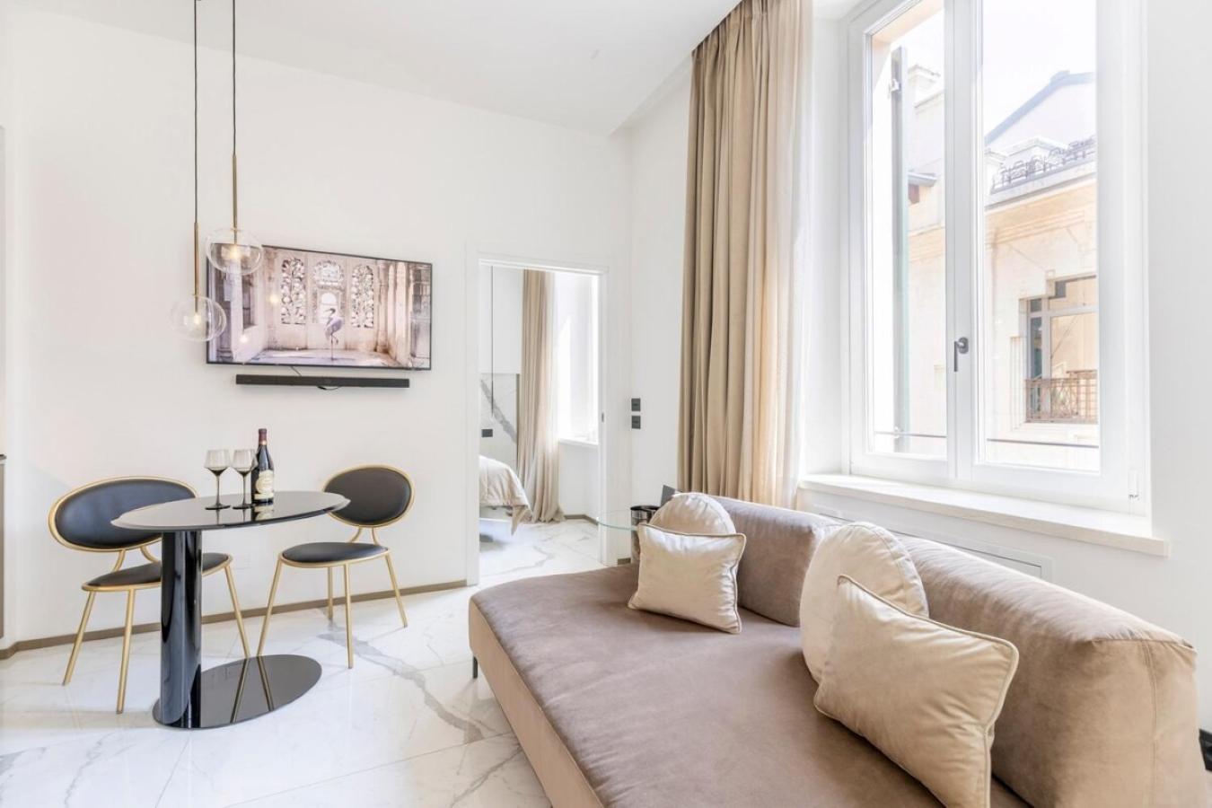 Manin Grand House Apartment เวโรนา ภายนอก รูปภาพ