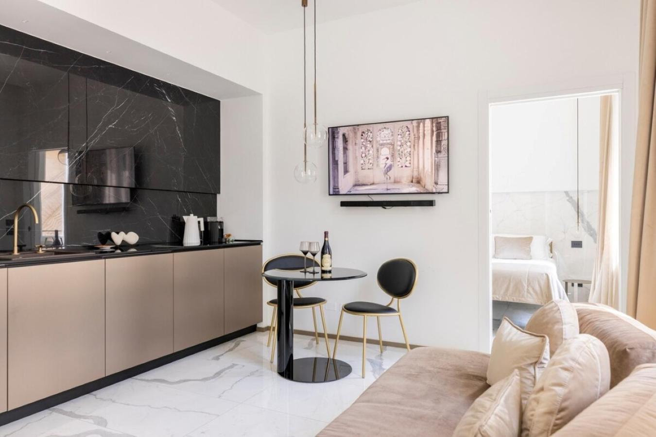 Manin Grand House Apartment เวโรนา ภายนอก รูปภาพ