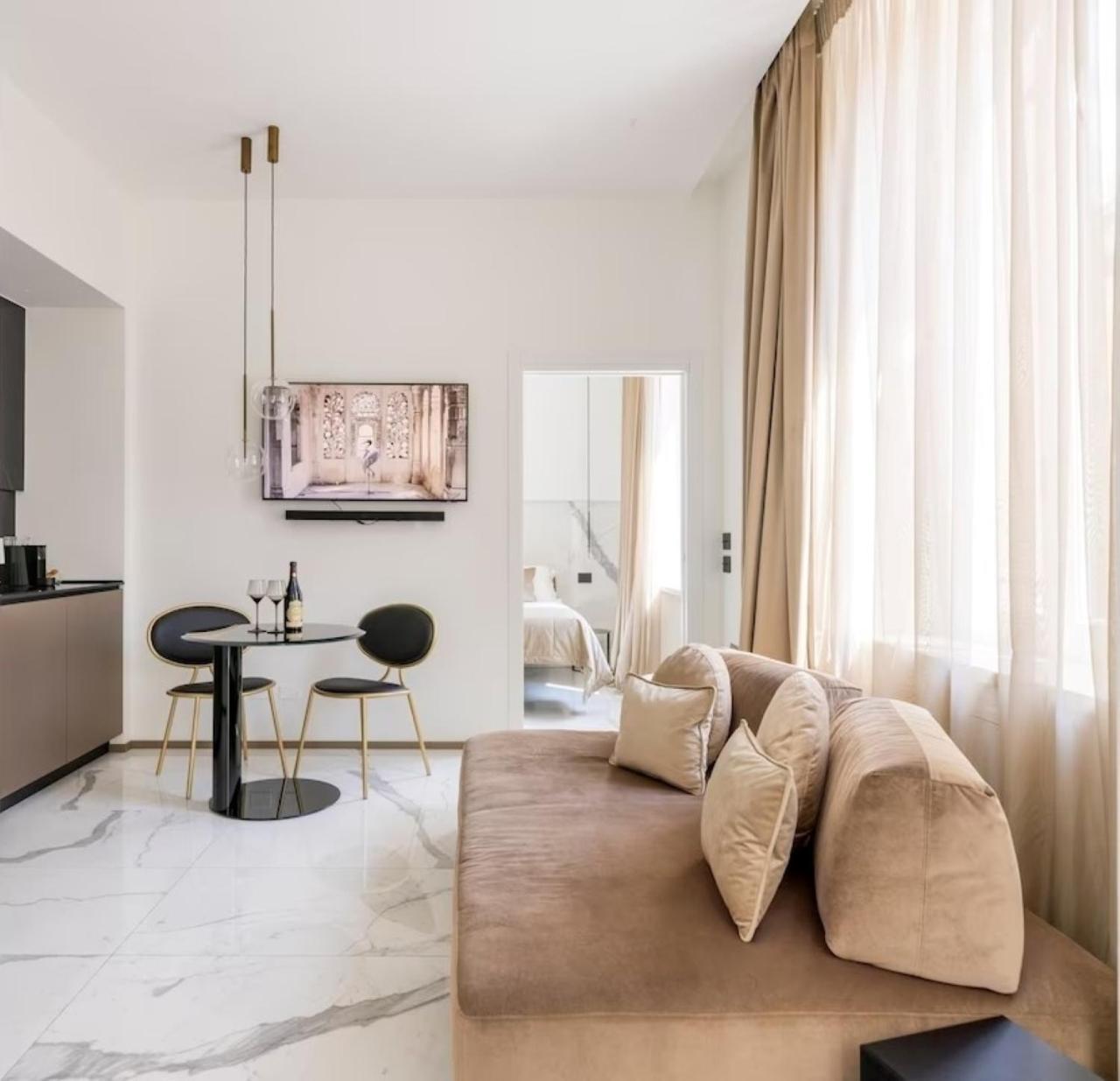 Manin Grand House Apartment เวโรนา ภายนอก รูปภาพ